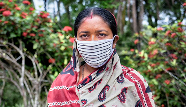 Woman wearing a protective face mask